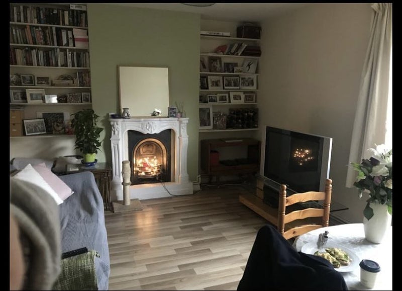 Room Riley Road in Greater London