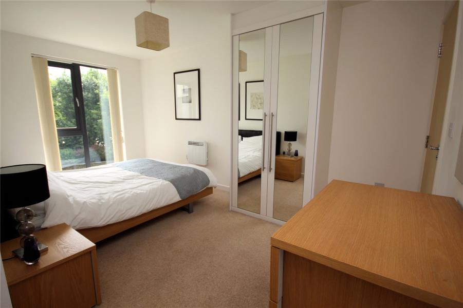 Flat Guildford Road in Woking