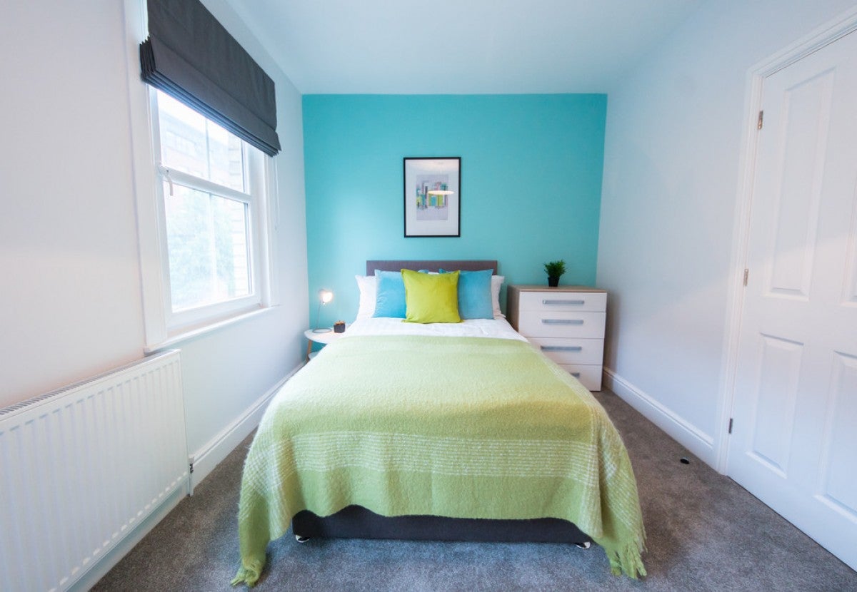 Room Crown Street in Reading