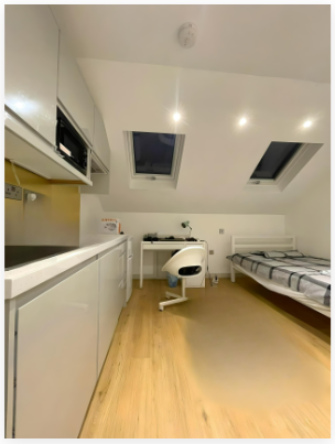 Flat Hardman Road in Greater London