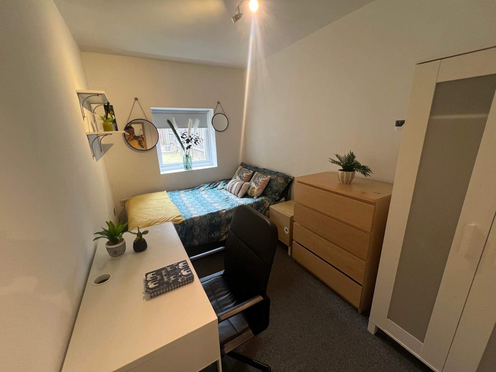 Room Raddlebarn Road in Birmingham