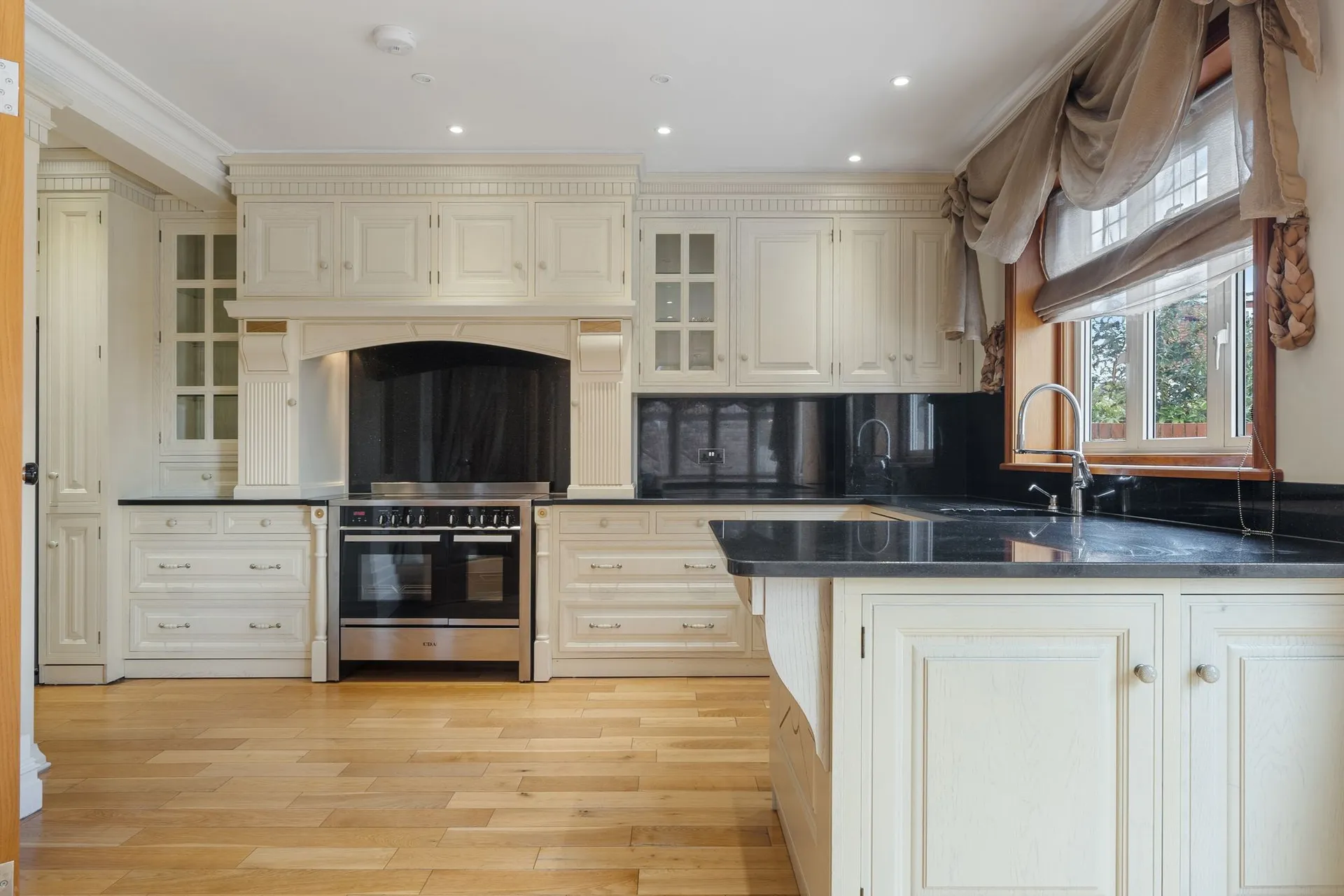 House Laburnum Grove in Greater London