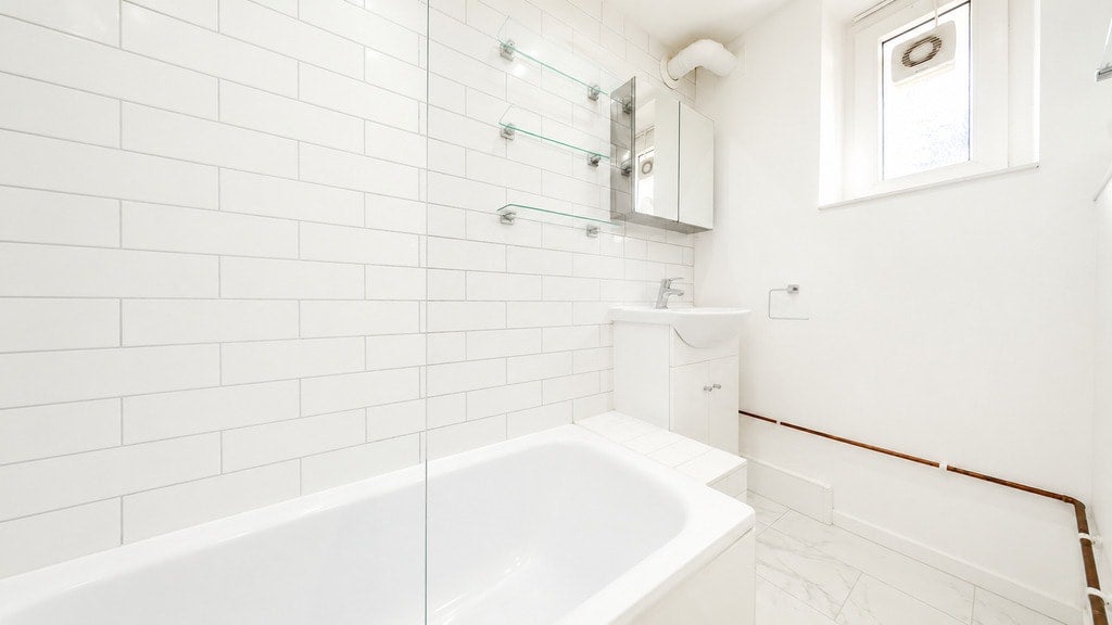 Room Cephas Street in Greater London