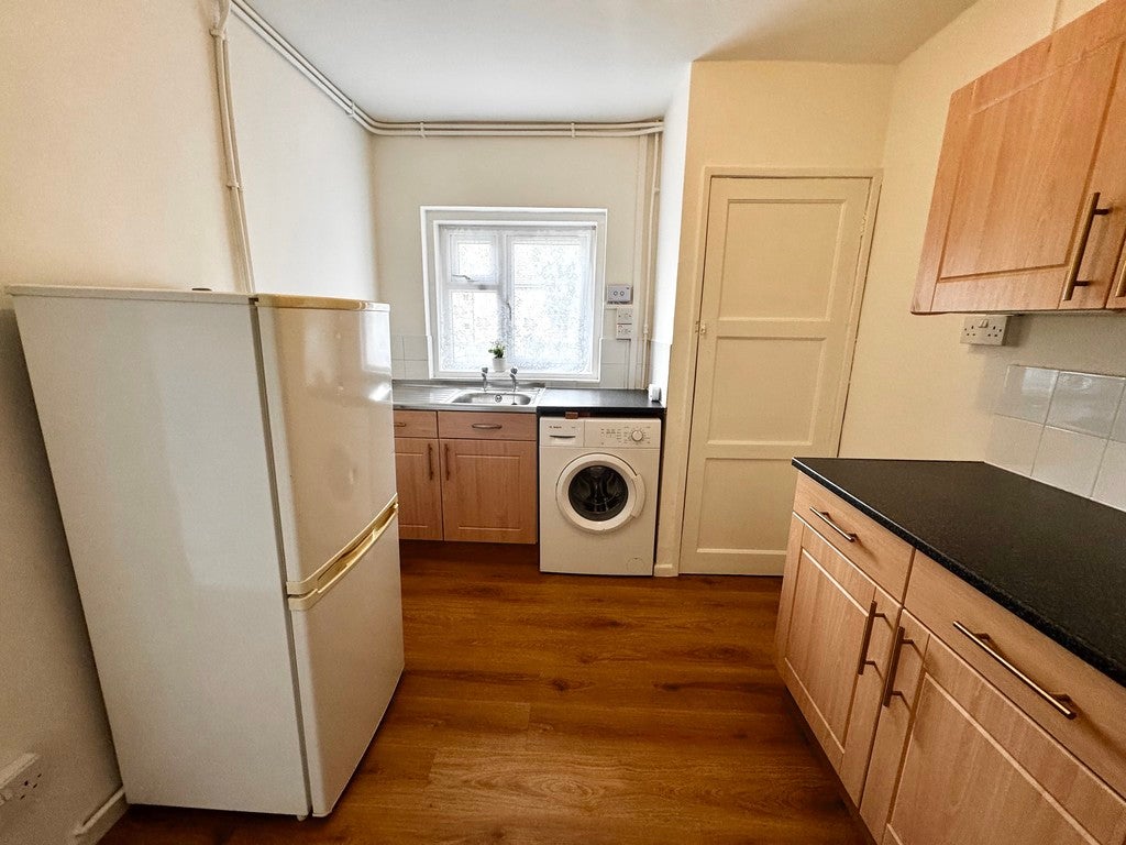 Flat Barrowmead Drive in Bristol
