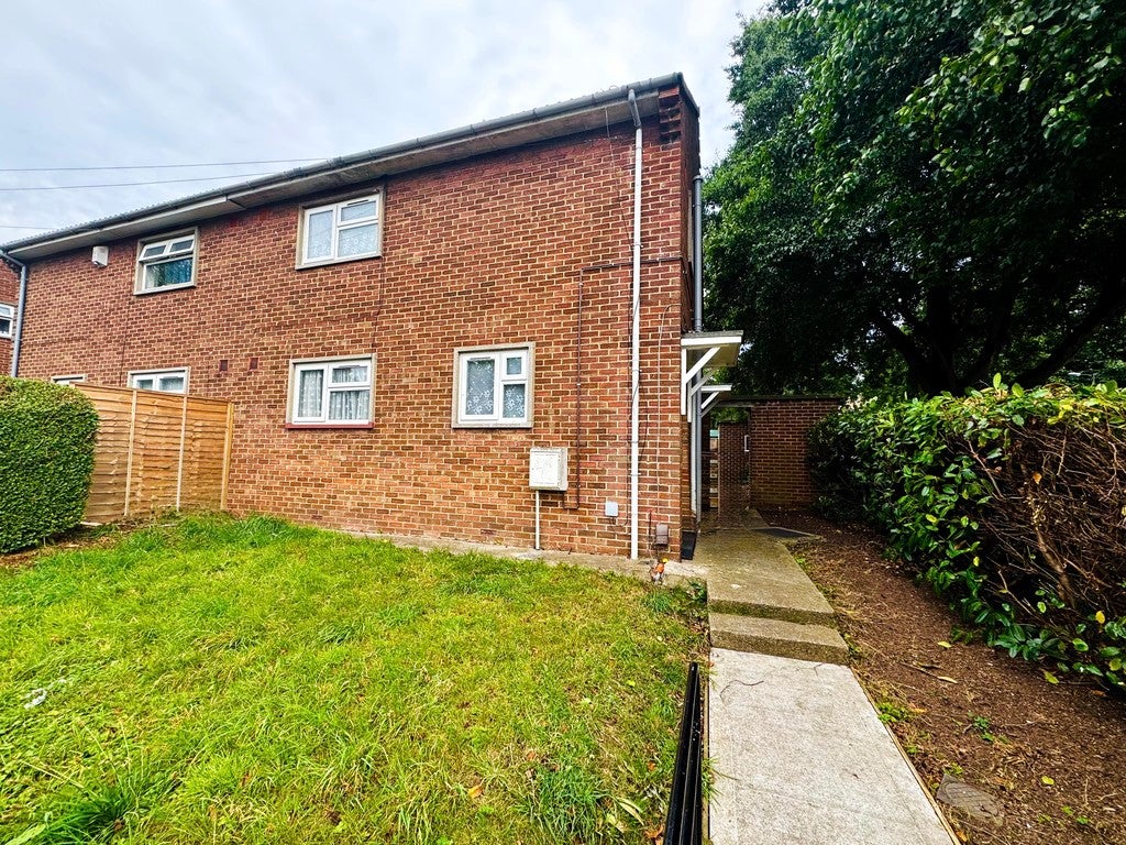 Flat Barrowmead Drive in Bristol