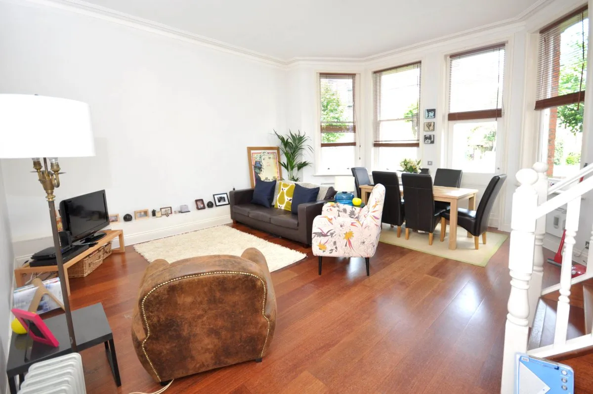 Flat Canfield Gardens in Greater London