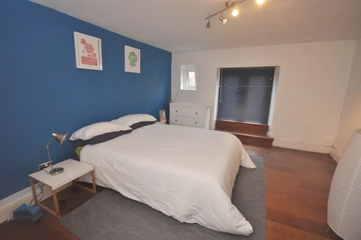 Flat Canfield Gardens in Greater London