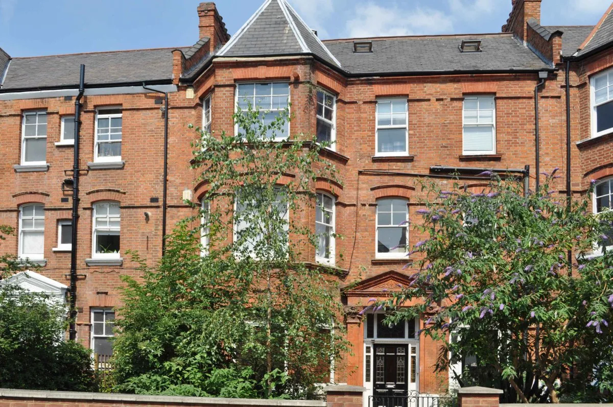 Flat Canfield Gardens in Greater London