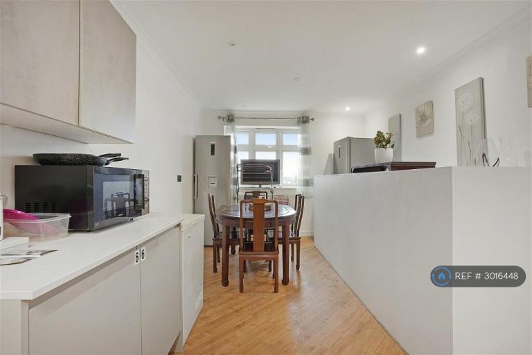 Room Maidstone Road in Chatham