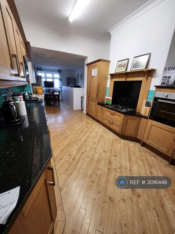 Room Maidstone Road in Chatham