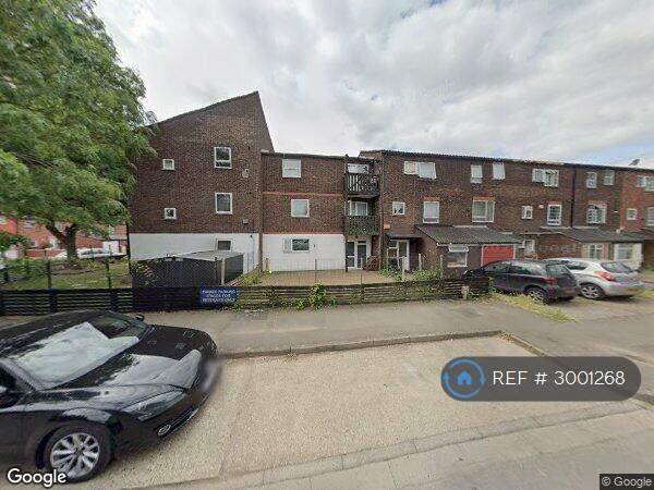 Flat Maple Road in Greater London