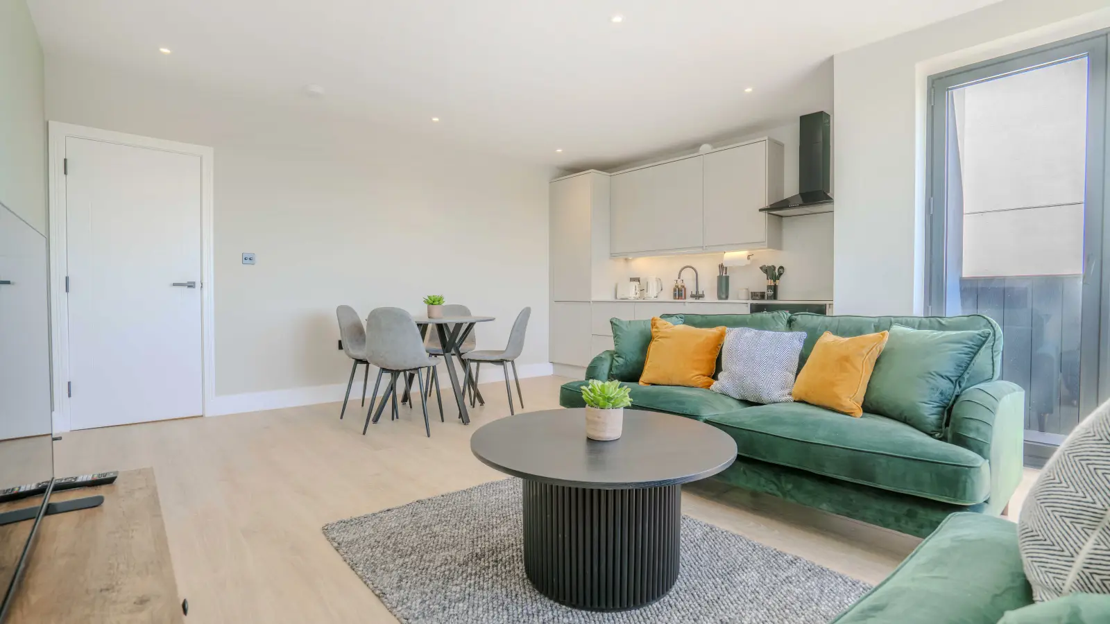 Flat Elm Grove in Greater London