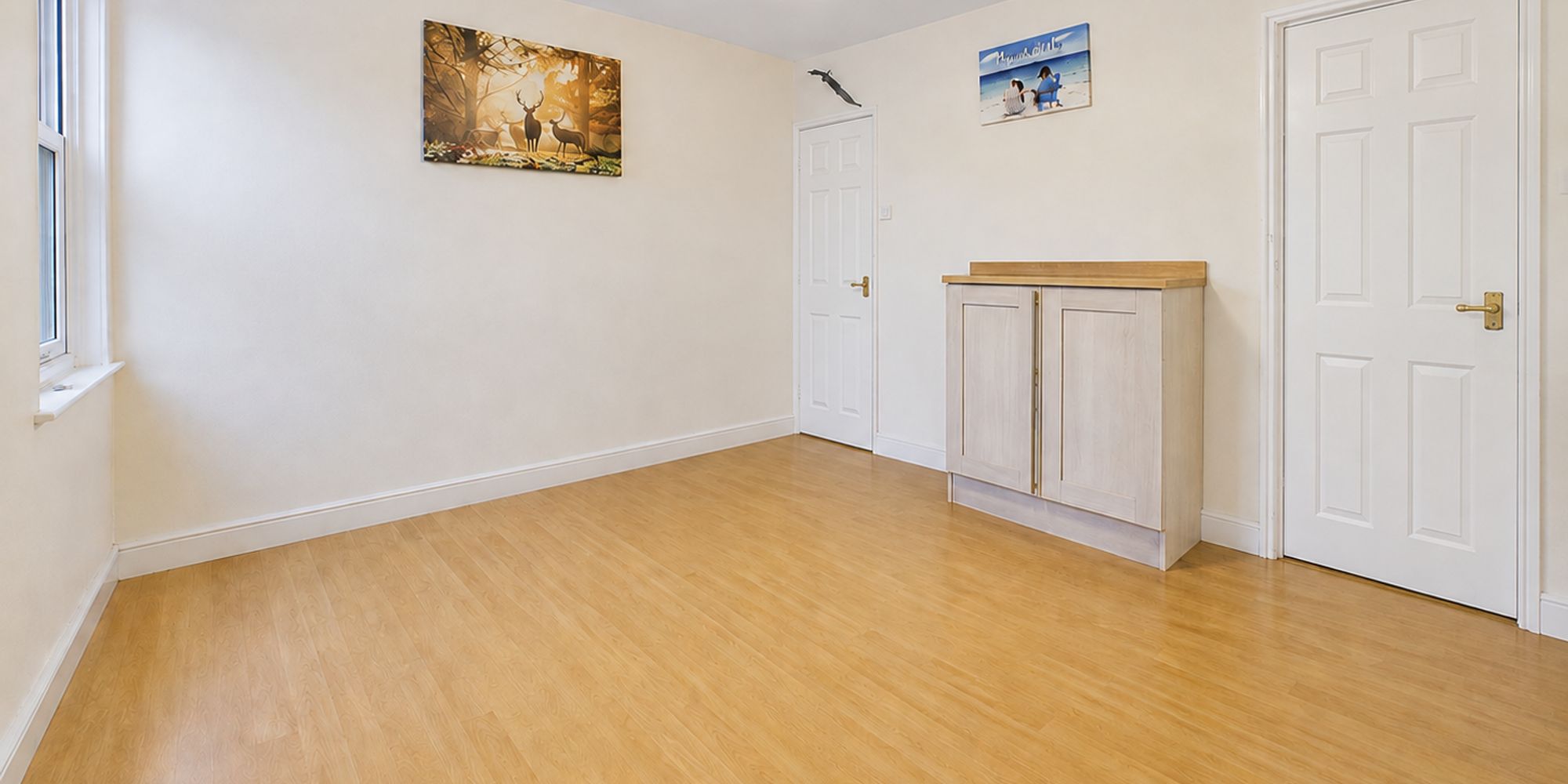 Flat Hazelwick Road in Crawley