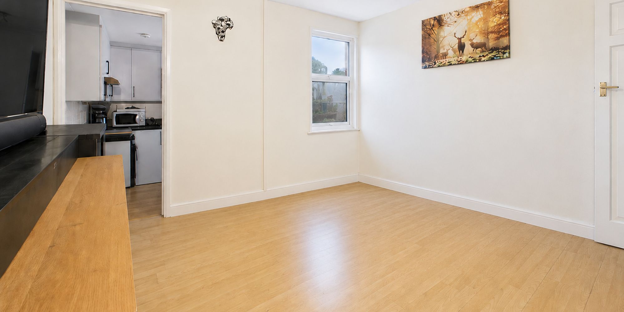 Flat Hazelwick Road in Crawley