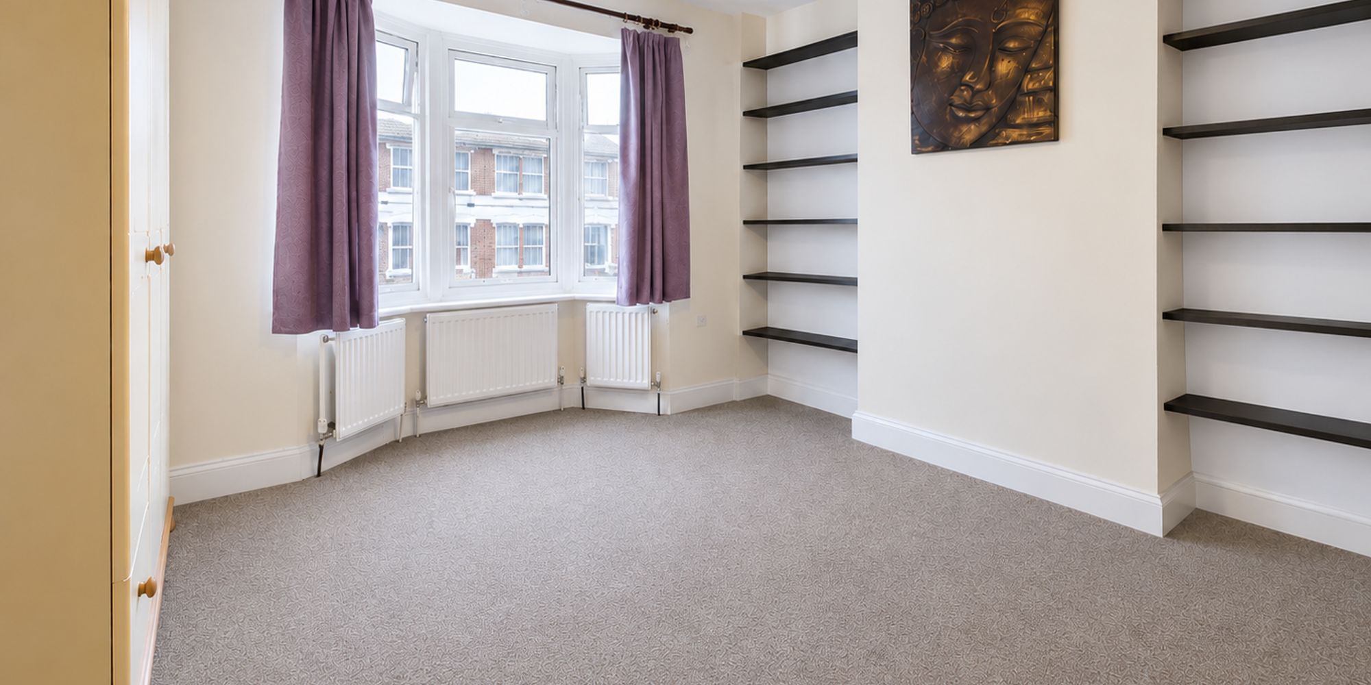Flat Hazelwick Road in Crawley