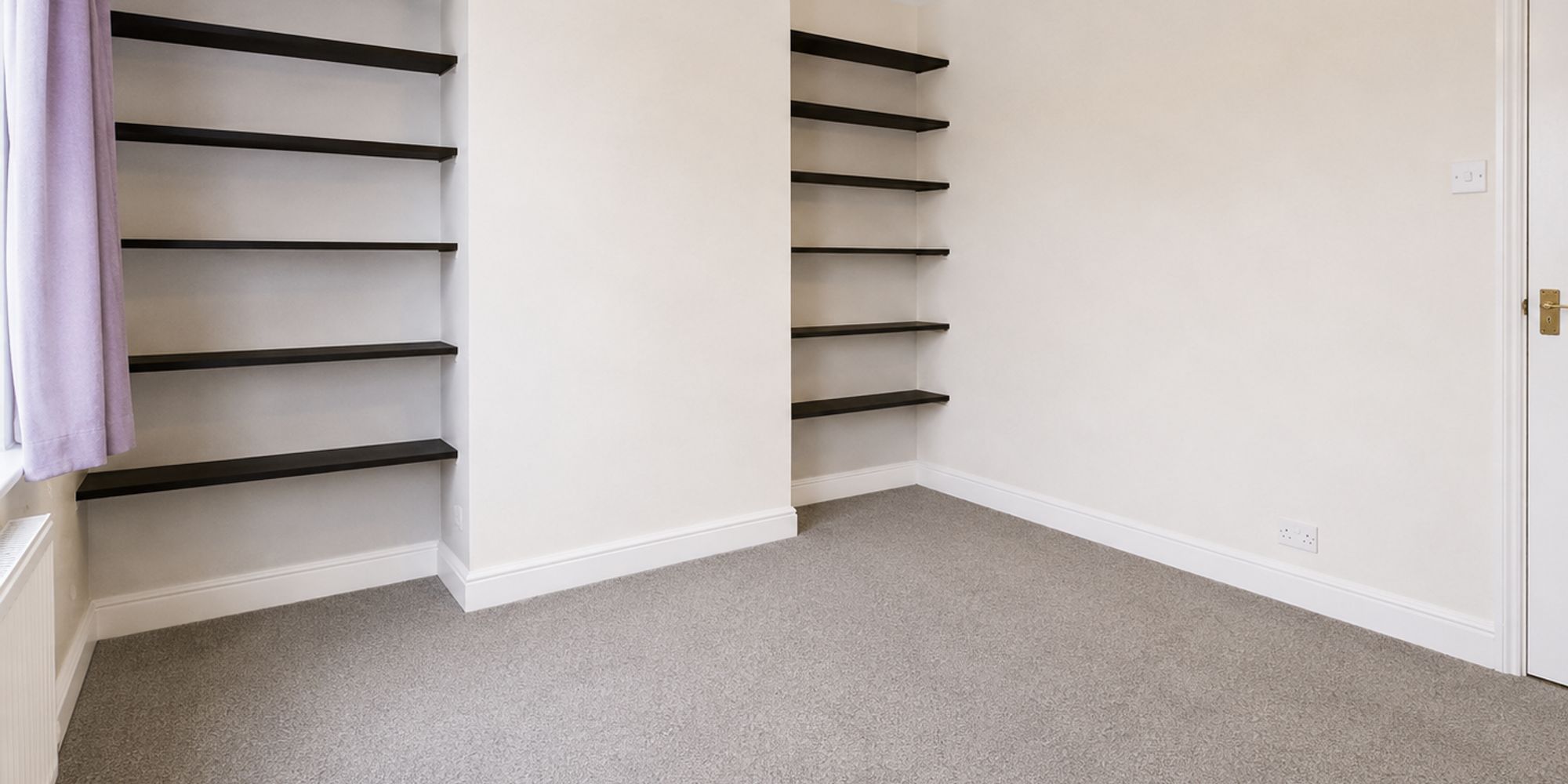 Flat Hazelwick Road in Crawley
