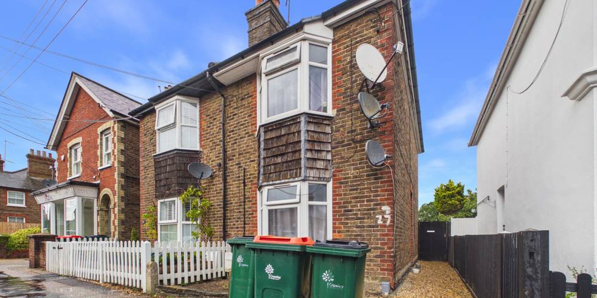 Flat Hazelwick Road in Crawley