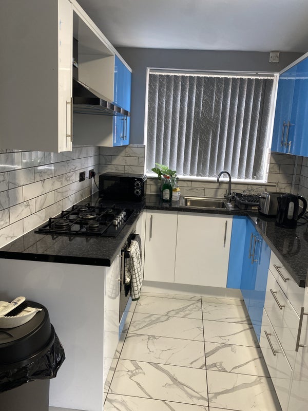 Room Otley Avenue in Salford