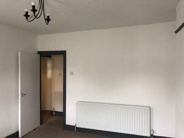 Flat Clyde Road in Greater London
