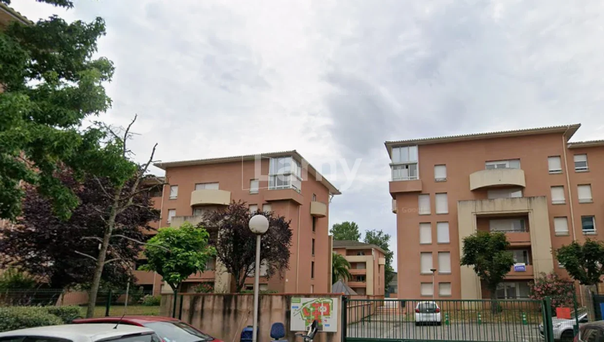 Flat Square Lucien Beret in Toulouse