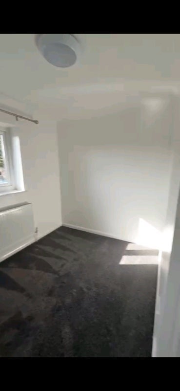 Room Kimberley Road in Greater London