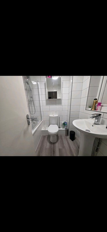 Room Kimberley Road in Greater London