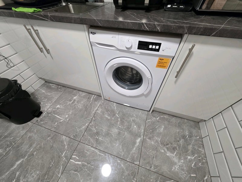 Room Kimberley Road in Greater London