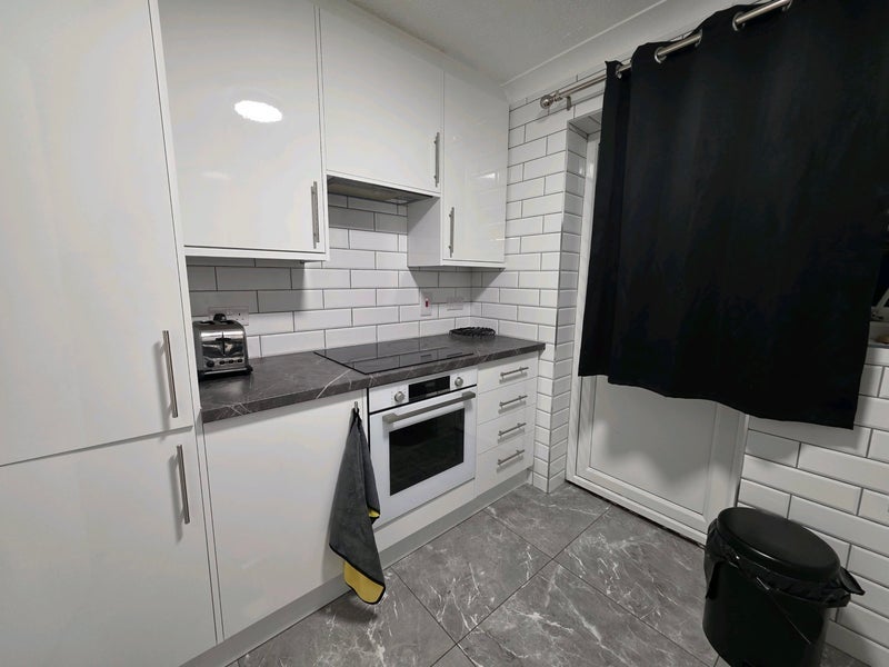 Room Kimberley Road in Greater London
