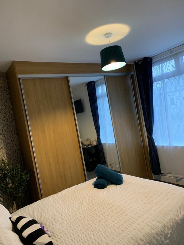 Room Shiregreen Lane in Sheffield