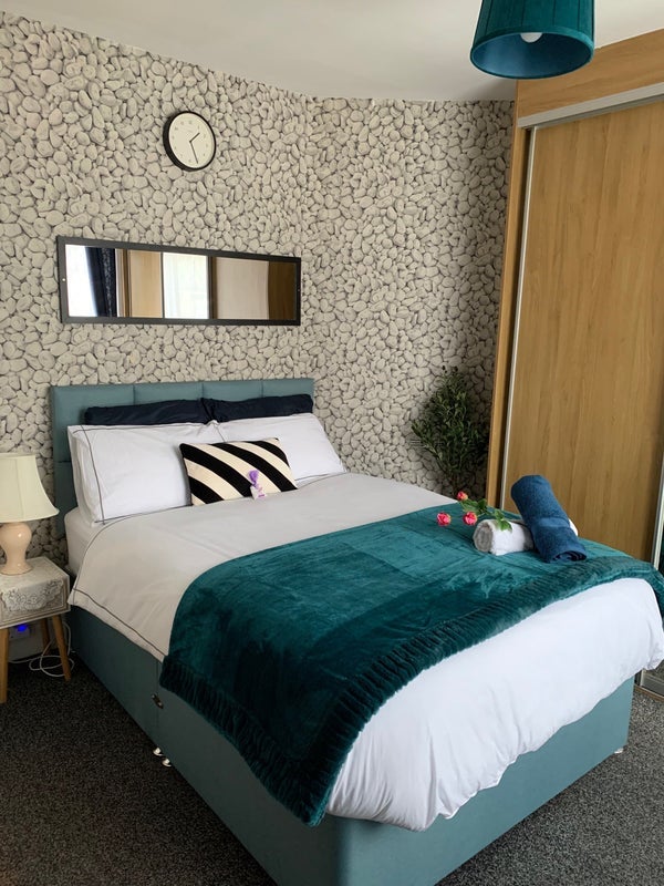 Room Shiregreen Lane in Sheffield