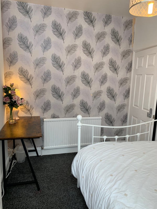 Room Shiregreen Lane in Sheffield
