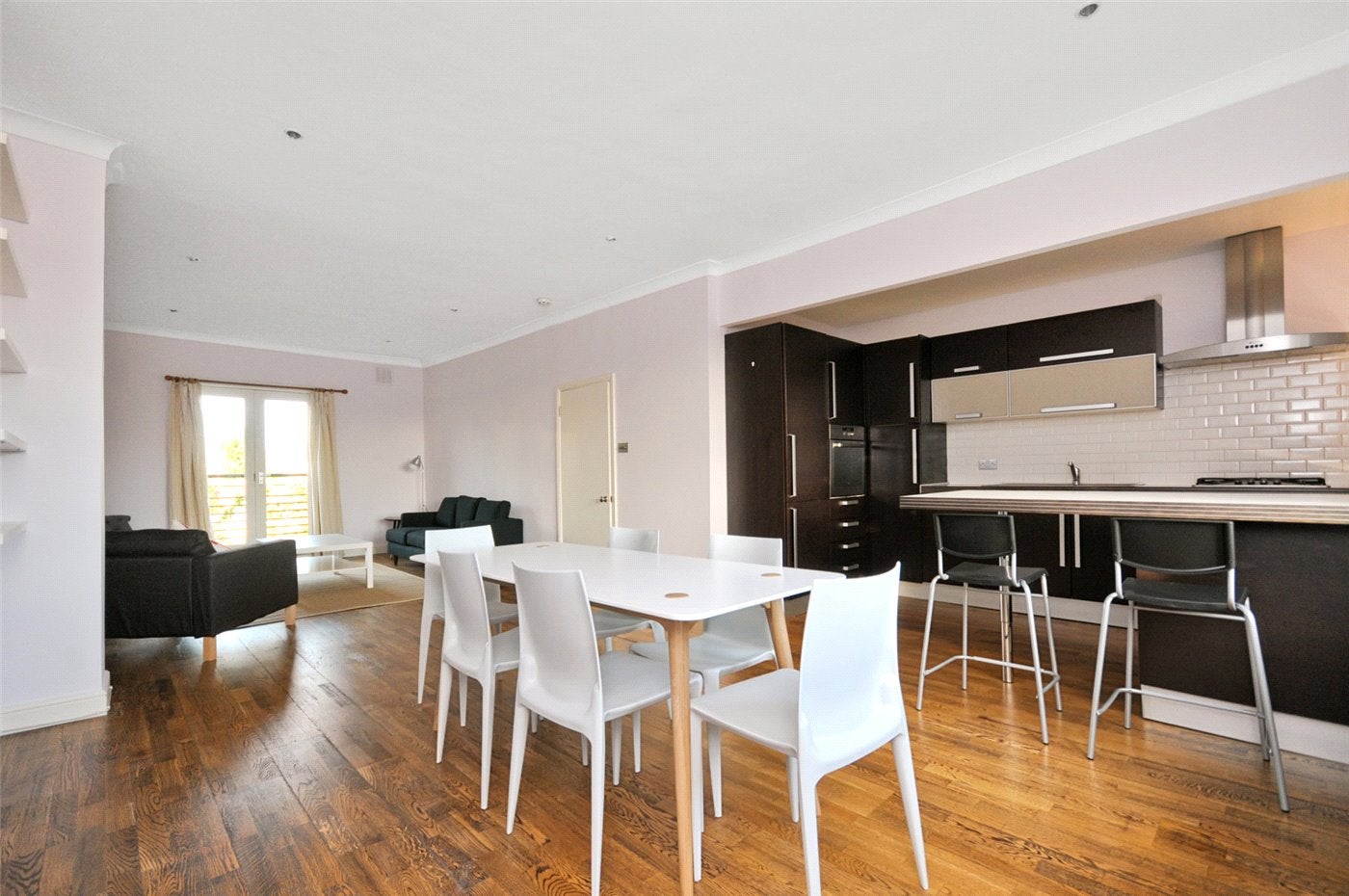 Flat Ormiston Grove in Greater London