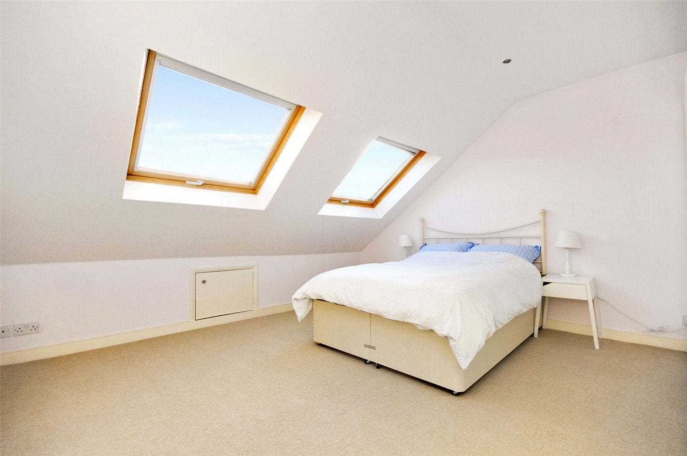 Flat Ormiston Grove in Greater London