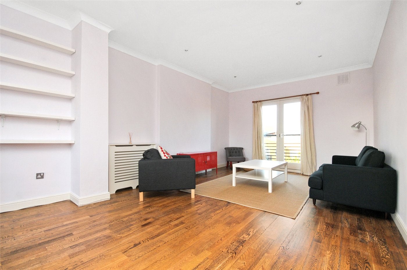 Flat Ormiston Grove in Greater London