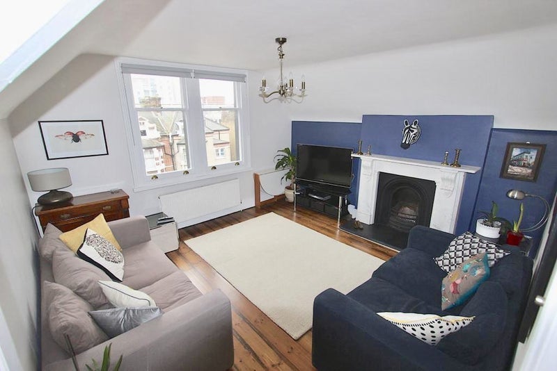 Room Gleneagle Road in Greater London