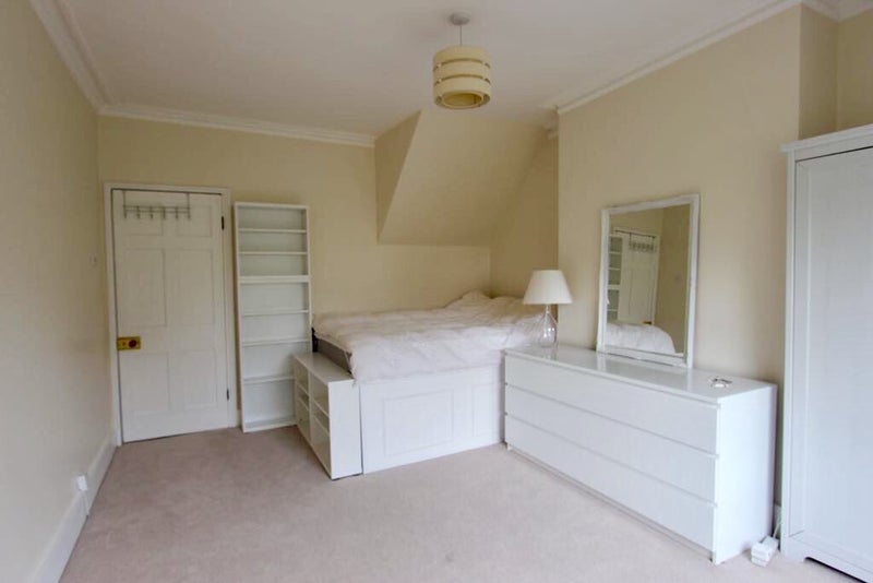 Room Gleneagle Road in Greater London