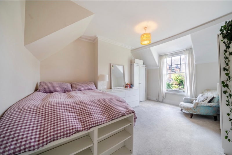 Room Gleneagle Road in Greater London