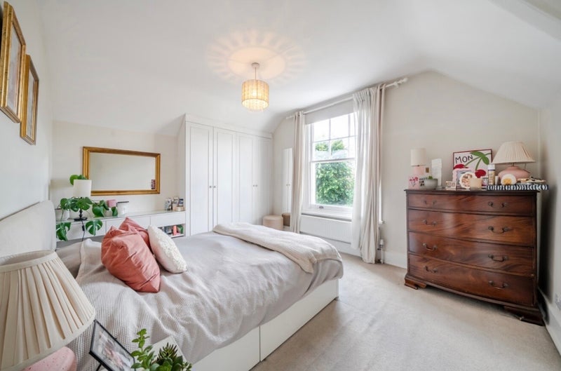 Room Gleneagle Road in Greater London
