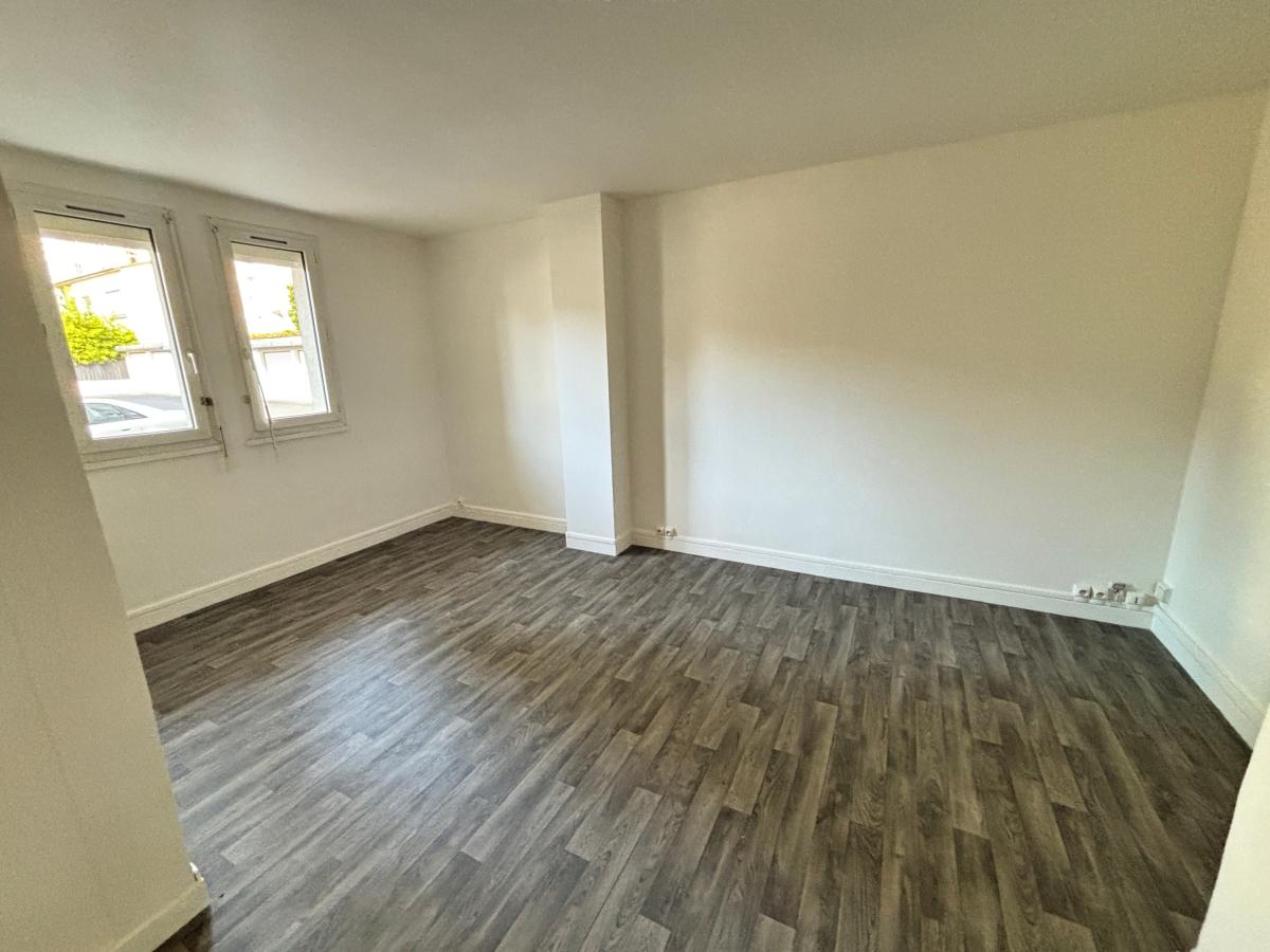 Flat Boulevard Saint-Denis in Courbevoie