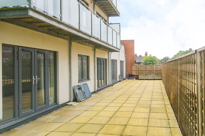 Flat Beckenham Road in Greater London
