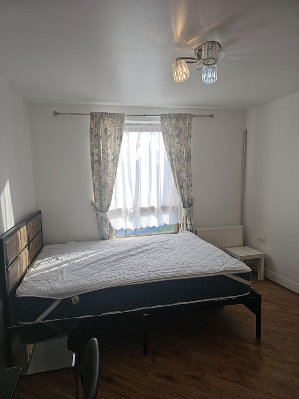 Room Clarke Close in Greater London