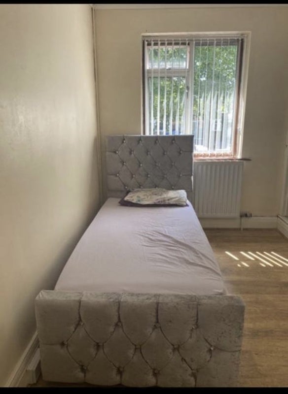 Room Plaistow Avenue in Birmingham