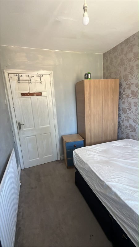 Room Plaistow Avenue in Birmingham