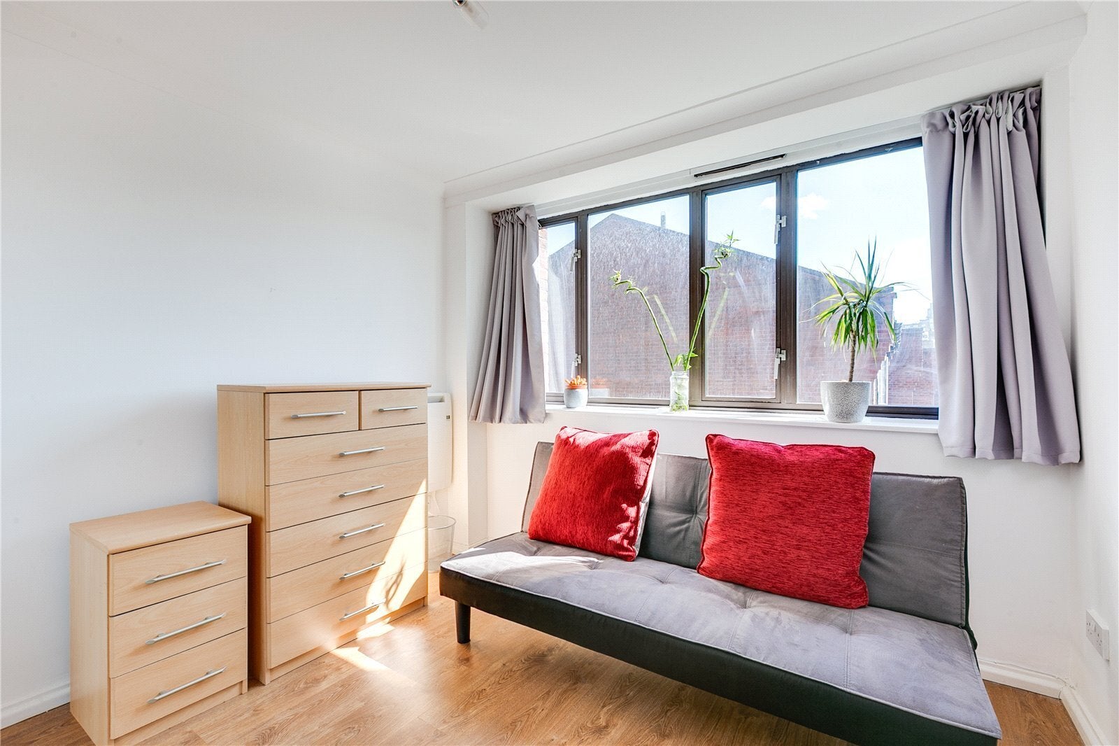Flat Redfield Lane in Greater London