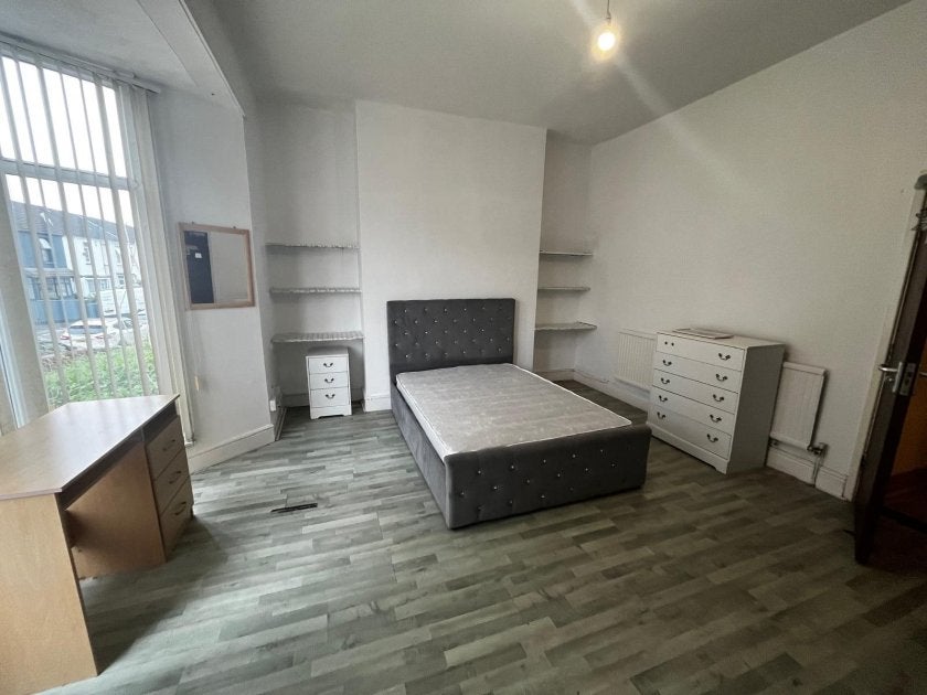 Room Mansel Street in Swansea