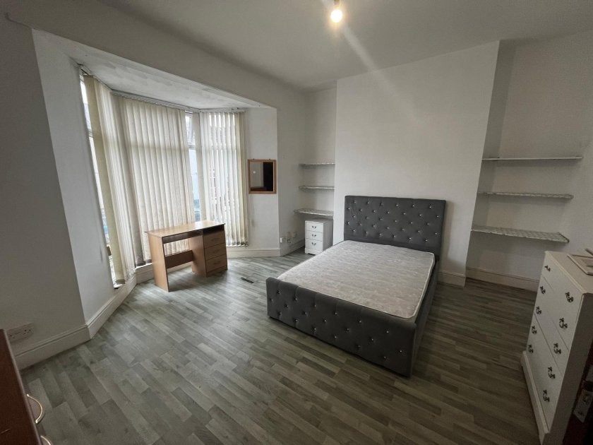 Room Mansel Street in Swansea