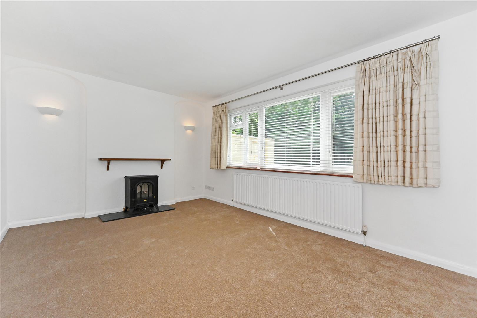 Flat Harefield Gardens in Arun