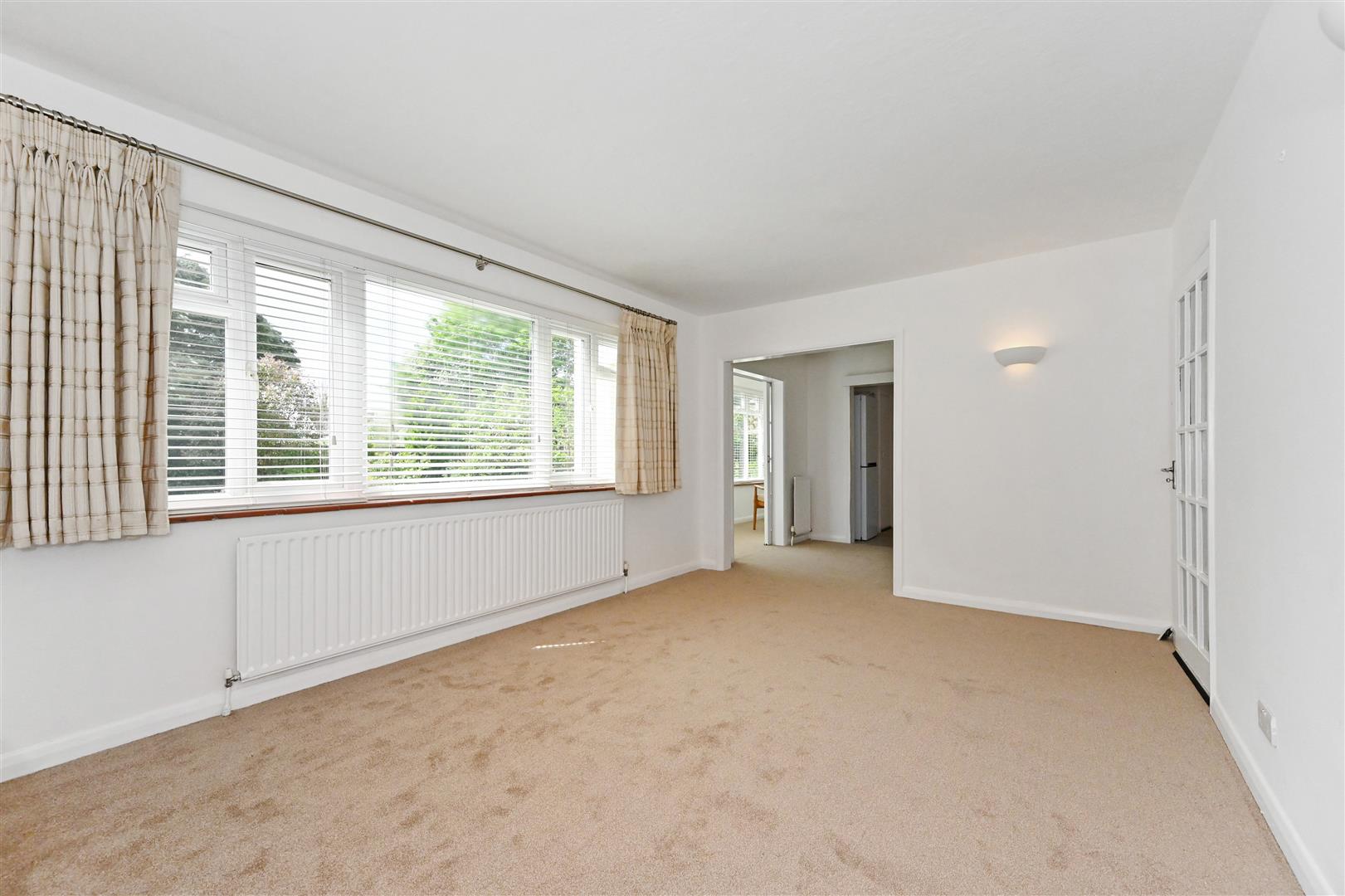Flat Harefield Gardens in Arun