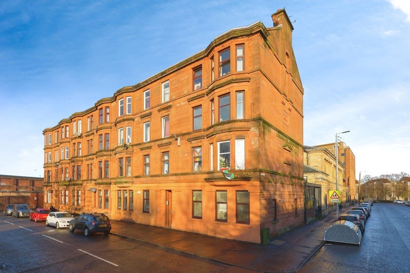 Flat Orkney Place in Glasgow