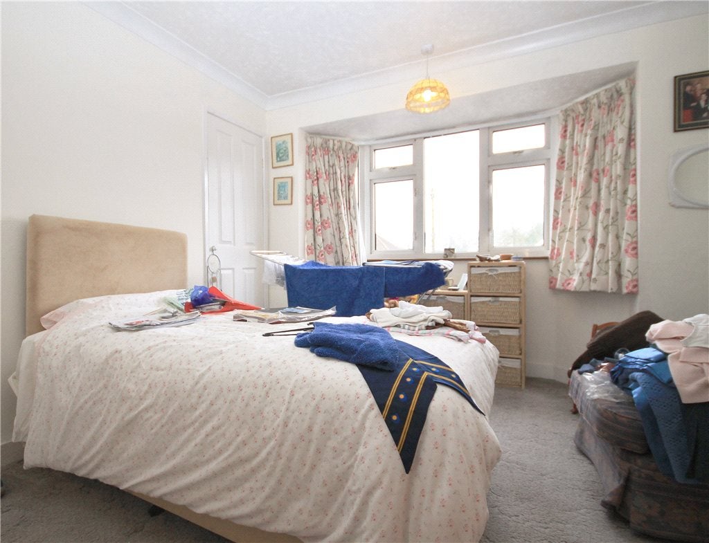 Flat Bond Street in Borough of Runnymede
